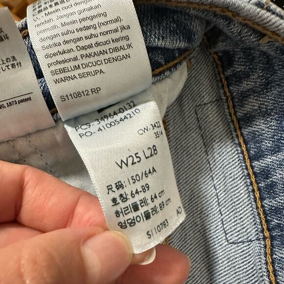 Levi’s Wedgie Straight Light Wash Distressed Jeans Size 25 - Picture 4 of 5